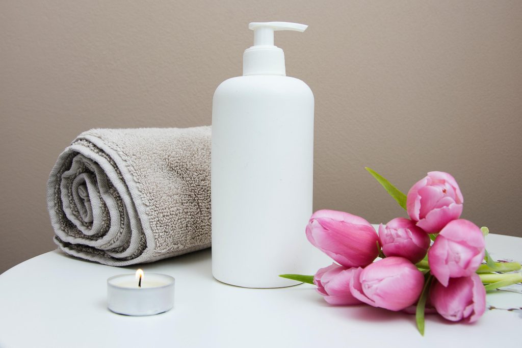 RainPharma natuurlijke verzorgingsproducten inclusief voedende crèmes en scrubs met pure ingrediënten