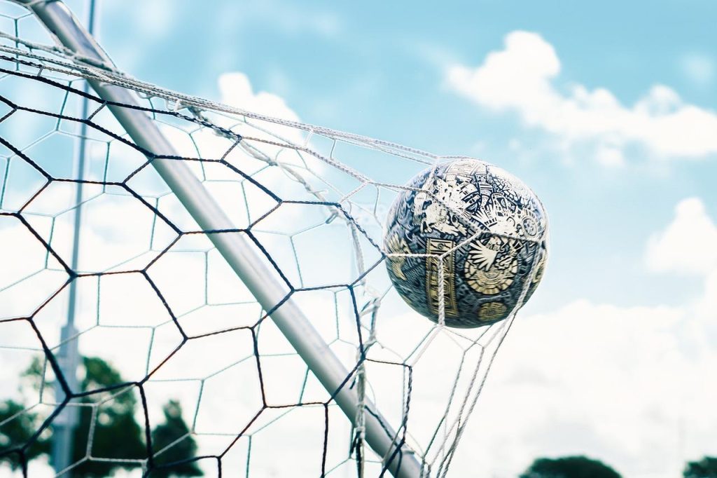 Verschillende maten voetbalgoals voor jeugd en volwassenen met informatie over het kiezen van de juiste voetbalgoal
