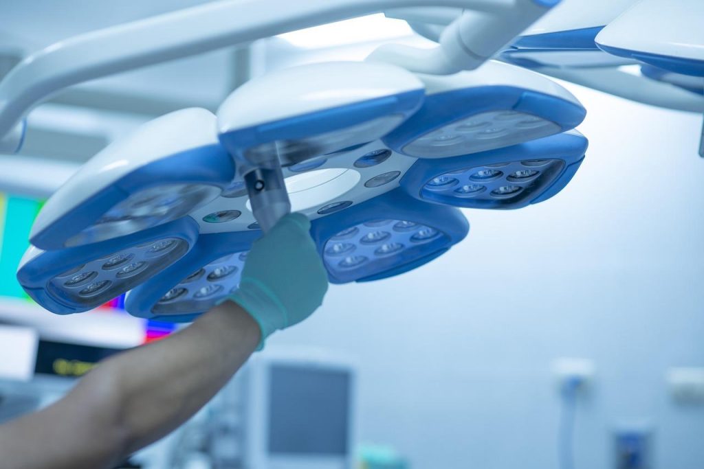 Infografiek: soepel herstel binnen esthetische chirurgie met stappen voor optimaal nazorgtraject na facelift